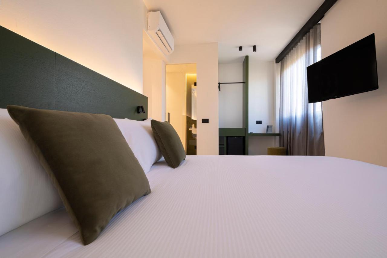 The City Hotel アンコーナ エクステリア 写真