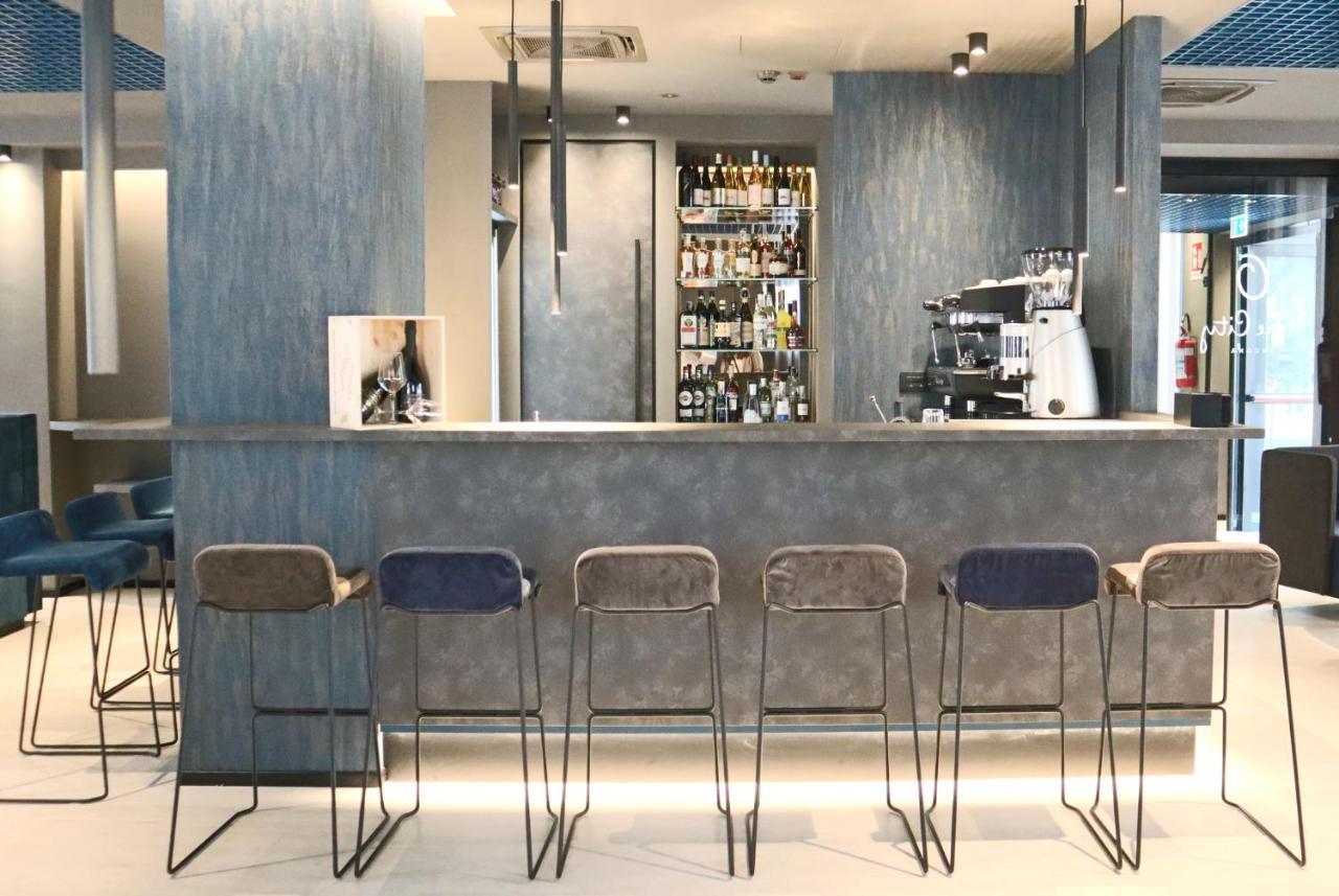 The City Hotel アンコーナ エクステリア 写真