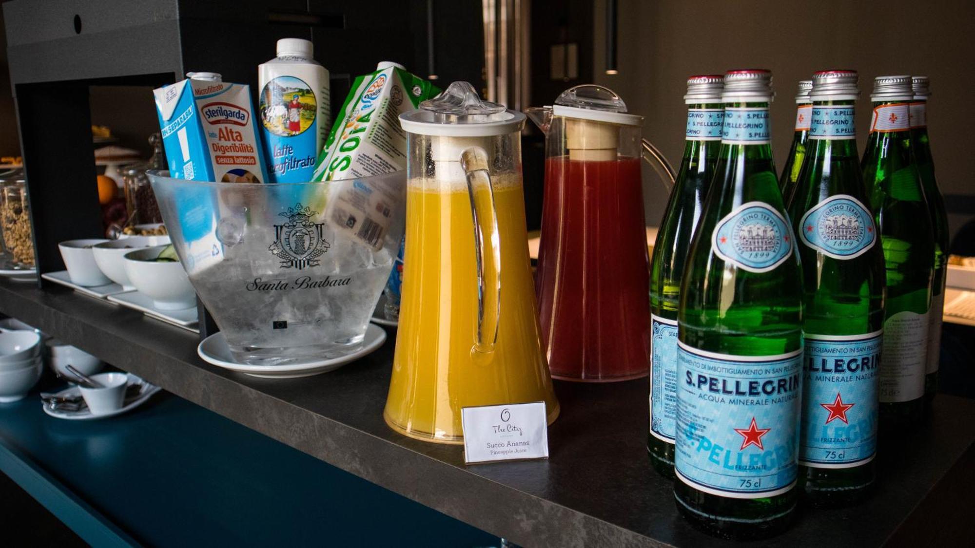 The City Hotel アンコーナ エクステリア 写真