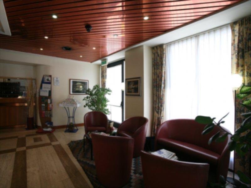 The City Hotel アンコーナ エクステリア 写真